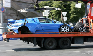 Illustration for article titled Bugatti EB110 Crashed In Moscow